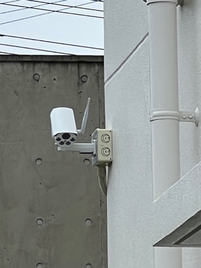 住宅壁面への屋外カメラ設置
