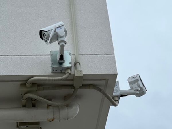 外壁上部へのカメラ設置