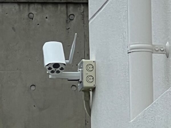 壁面ボックス型カメラ